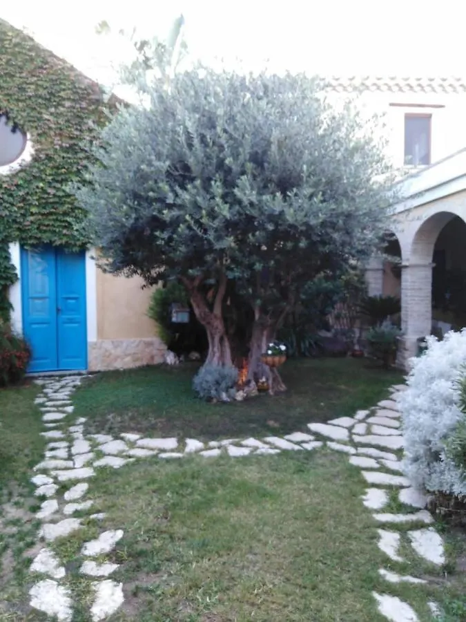 Casa Vacanze L'Ulivo Di Ugo Quartu SantʼElena